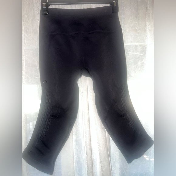 Lululemon flo and go seamless cropped leggings size 6 in EUC - Picture 9 of 9